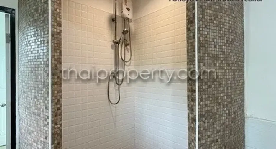 For rent and for sale 5 bedrooms house in Bang Lamung, Chonburi