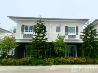 Casa adosada en venta de 4 habitaciones en Bang Lamung, Chonburi