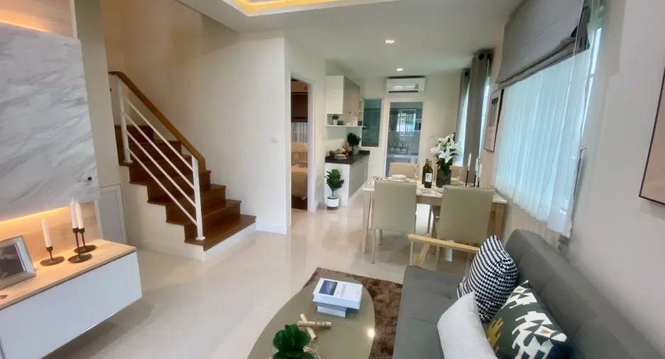 Reihenhaus zum Kauf mit 4 Zimmer in Bang Lamung, Chonburi