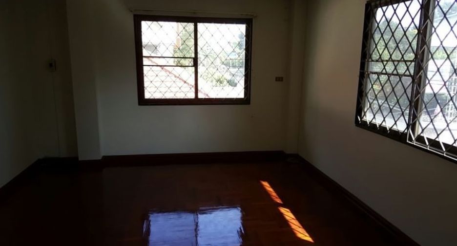 For rent and for sale 3 bedrooms house in Watthana, Bangkok