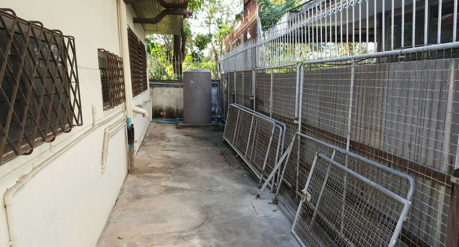 For rent and for sale 3 bedrooms house in Watthana, Bangkok