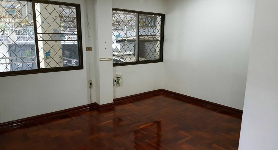 For rent and for sale 3 bedrooms house in Watthana, Bangkok