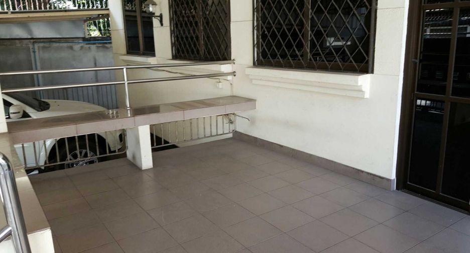 For rent and for sale 3 bedrooms house in Watthana, Bangkok