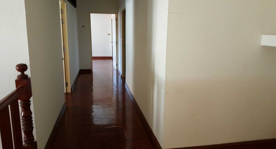 For rent and for sale 3 bedrooms house in Watthana, Bangkok