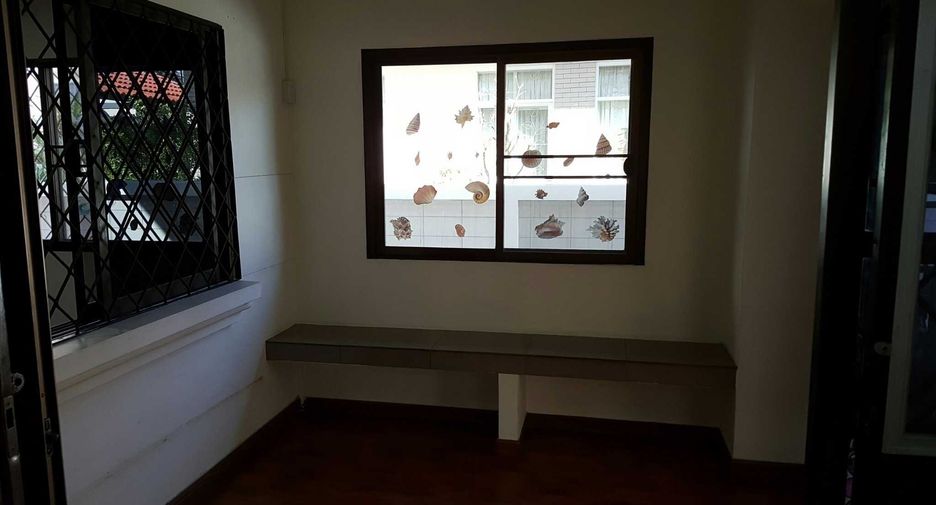 For rent and for sale 3 bedrooms house in Watthana, Bangkok