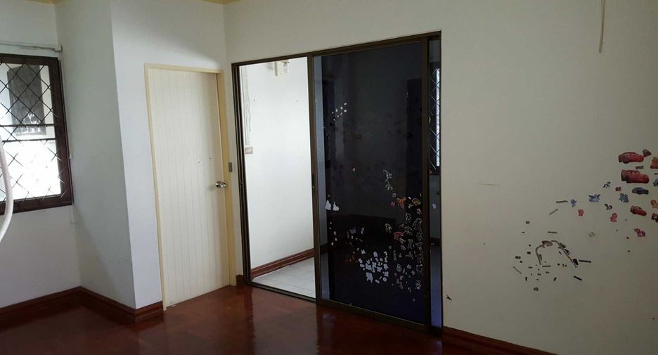 For rent and for sale 3 bedrooms house in Watthana, Bangkok