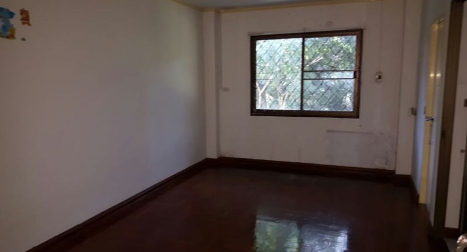 For rent and for sale 3 bedrooms house in Watthana, Bangkok
