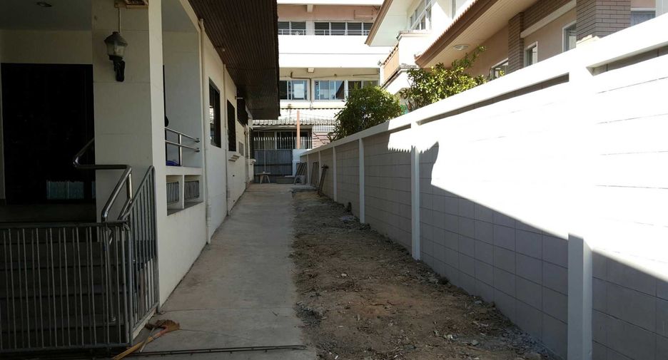 For rent and for sale 3 bedrooms house in Watthana, Bangkok