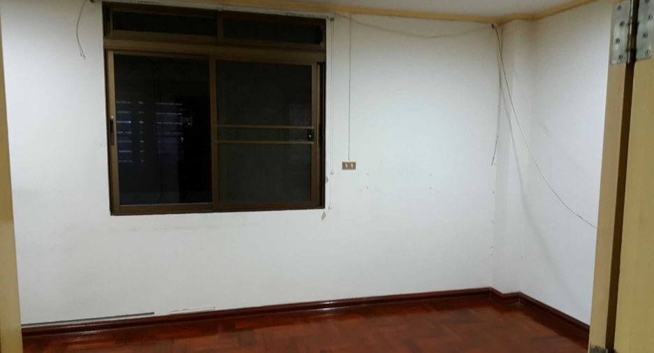 For rent and for sale 3 bedrooms house in Watthana, Bangkok