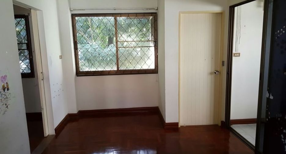 For rent and for sale 3 bedrooms house in Watthana, Bangkok