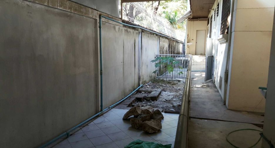 For rent and for sale 3 bedrooms house in Watthana, Bangkok