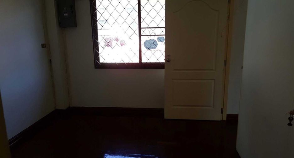 For rent and for sale 3 bedrooms house in Watthana, Bangkok