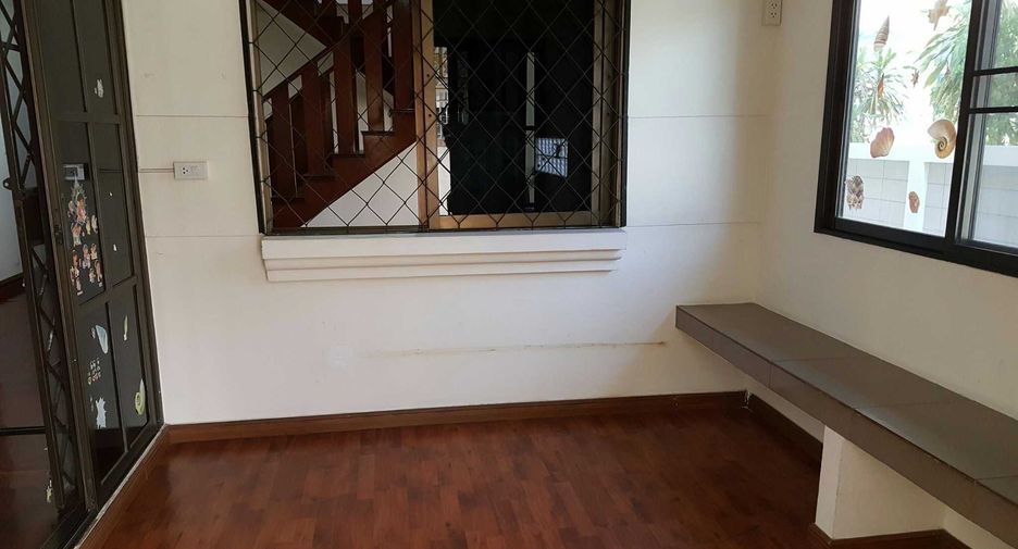 For rent and for sale 3 bedrooms house in Watthana, Bangkok
