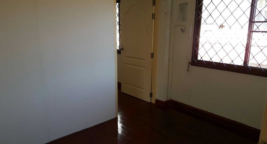 For rent and for sale 3 bedrooms house in Watthana, Bangkok