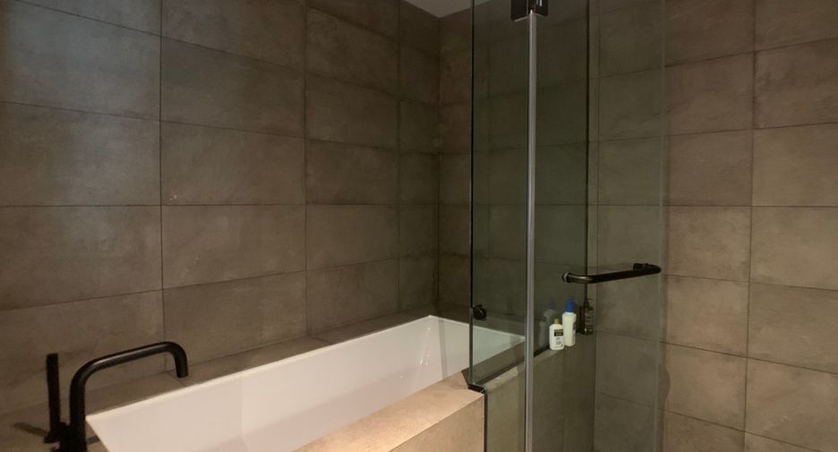 Condo en alquiler y en venta de 3 habitaciones en Watthana, Bangkok