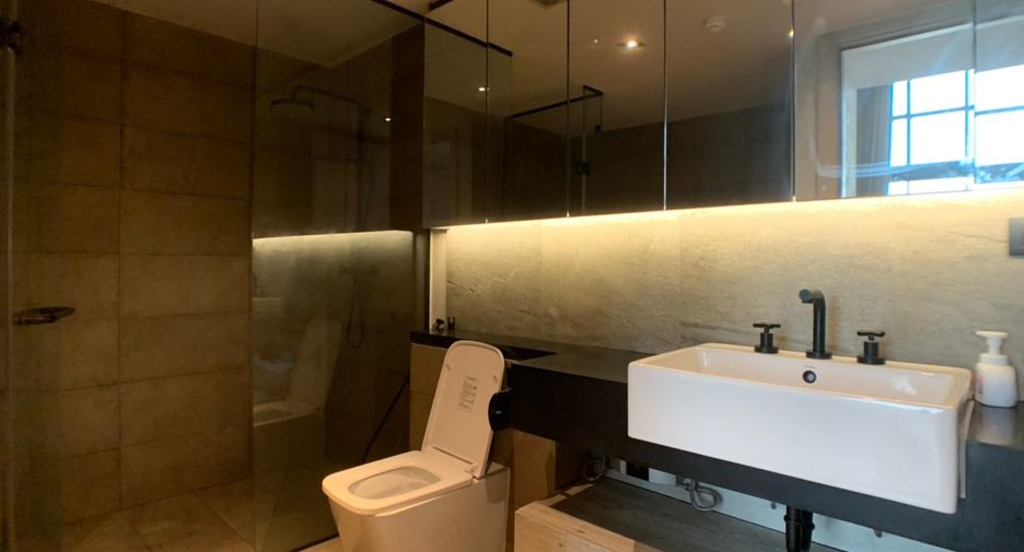 Condo en alquiler y en venta de 3 habitaciones en Watthana, Bangkok