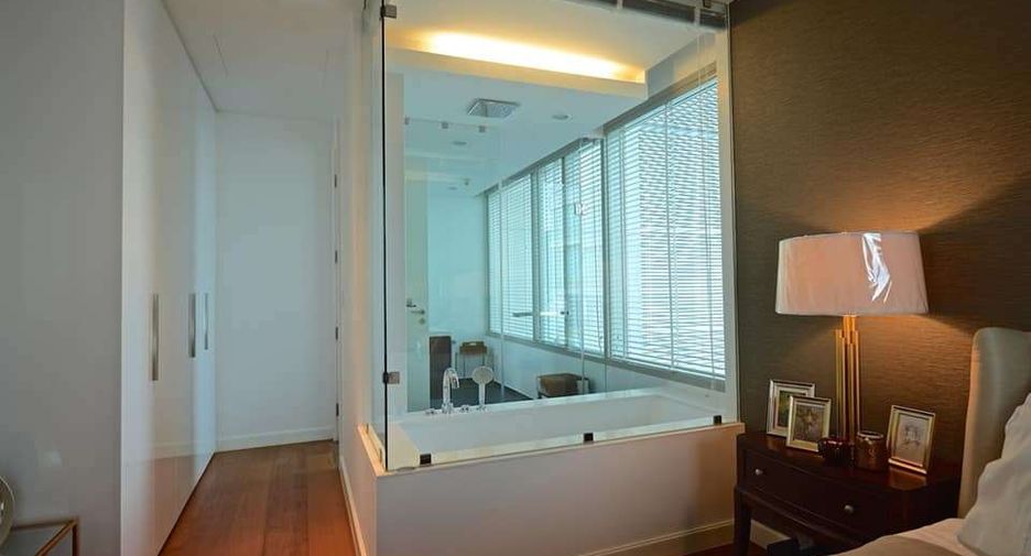 For rent 2 bedrooms condo in Pathum Wan, Bangkok