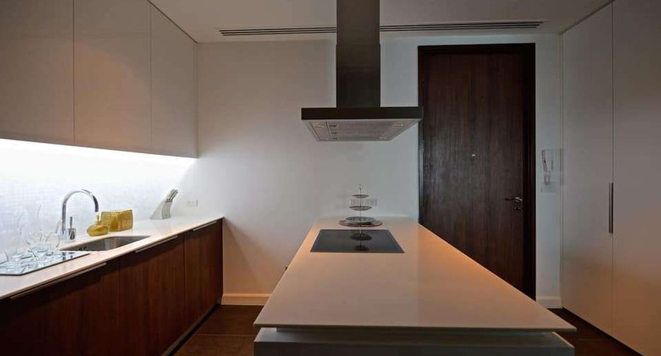 For rent 2 bedrooms condo in Pathum Wan, Bangkok