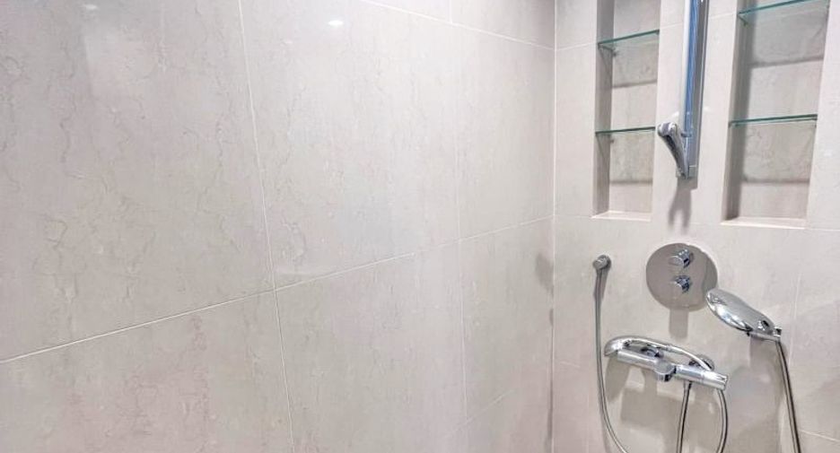 For rent 3 bedrooms condo in Pathum Wan, Bangkok