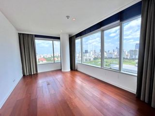 For rent 3 bedrooms condo in Pathum Wan, Bangkok