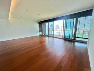 For rent 3 bedrooms condo in Pathum Wan, Bangkok