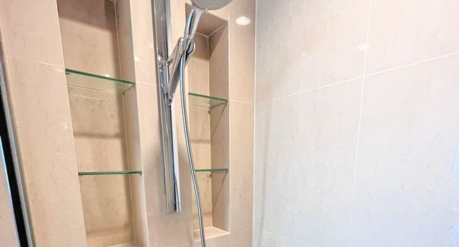 For rent 3 bedrooms condo in Pathum Wan, Bangkok
