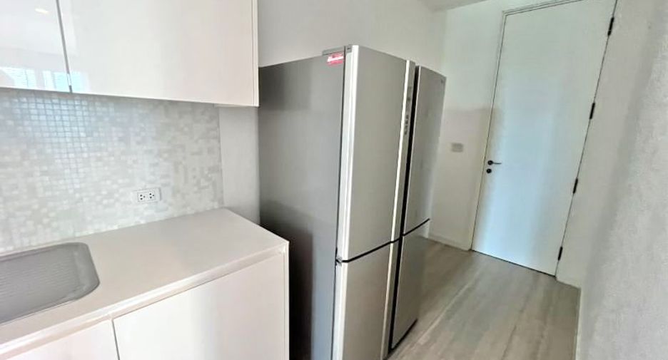 For rent 3 bedrooms condo in Pathum Wan, Bangkok