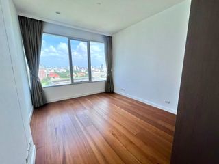 For rent 3 bedrooms condo in Pathum Wan, Bangkok