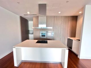 For rent 3 bedrooms condo in Pathum Wan, Bangkok