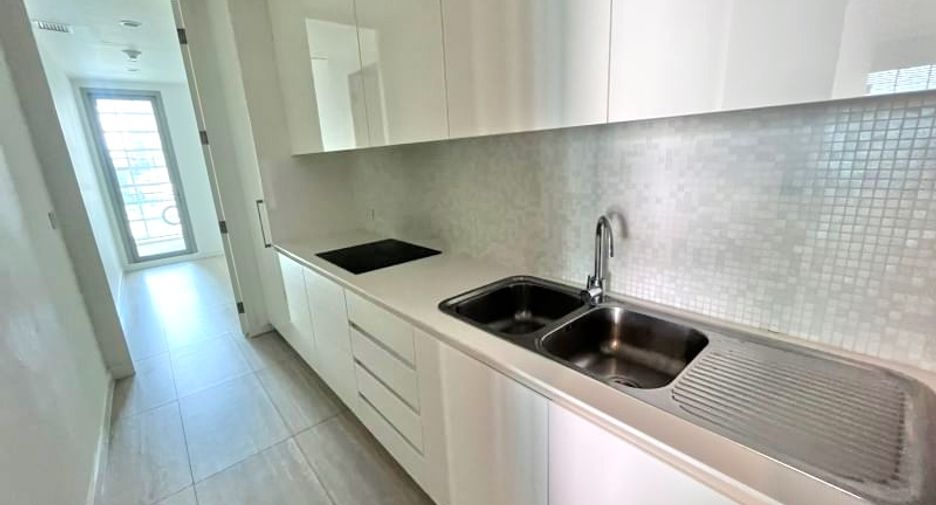 For rent 3 bedrooms condo in Pathum Wan, Bangkok