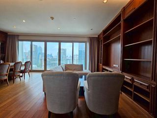 À louer 3 chambres condo à Pathum Wan, Bangkok