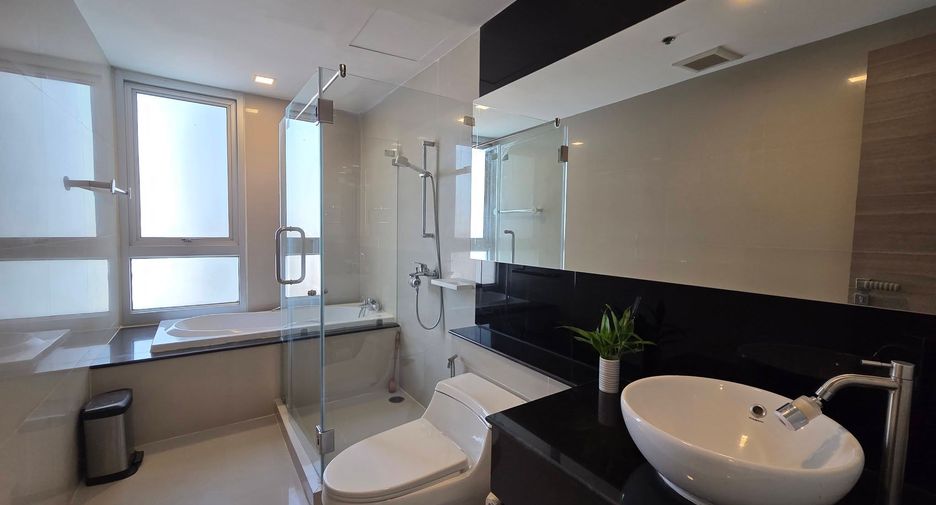 For rent 2 bedrooms condo in Khlong Toei, Bangkok