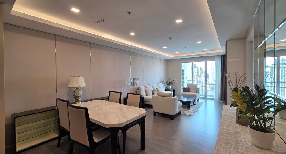 For rent 2 bedrooms condo in Khlong Toei, Bangkok