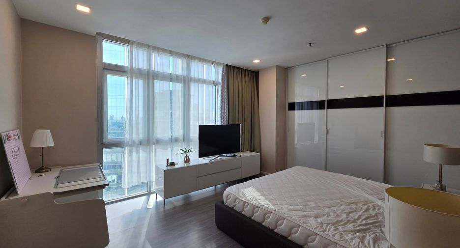 For rent 2 bedrooms condo in Khlong Toei, Bangkok