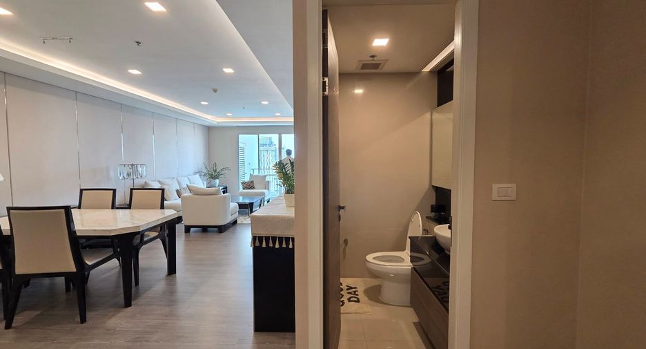 For rent 2 bedrooms condo in Khlong Toei, Bangkok