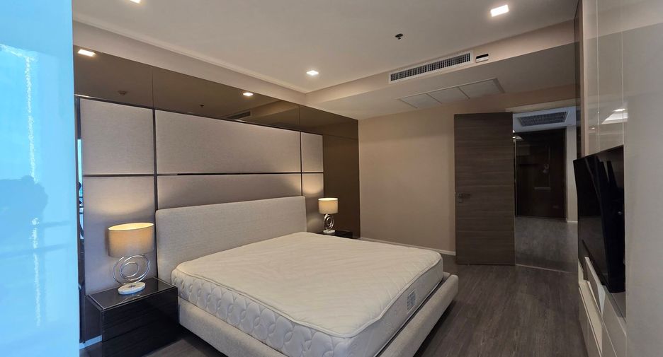 For rent 2 bedrooms condo in Khlong Toei, Bangkok