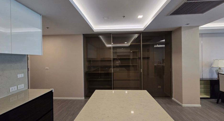 For rent 2 bedrooms condo in Khlong Toei, Bangkok