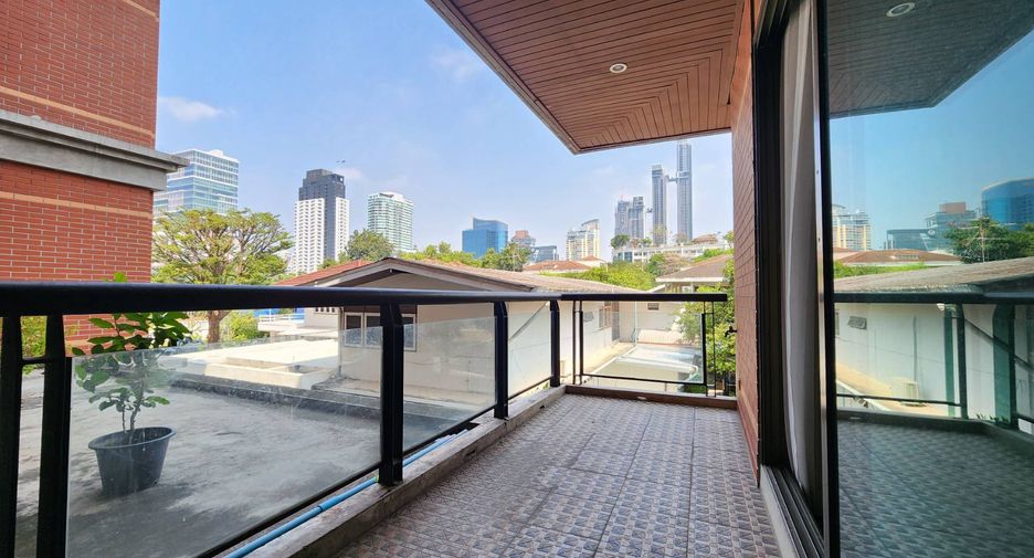 For rent 3 bedrooms condo in Watthana, Bangkok