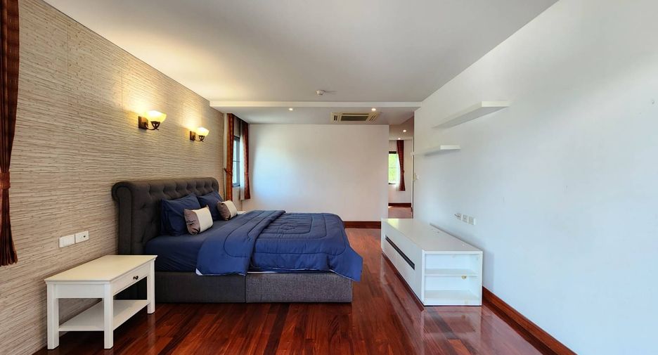 For rent 3 bedrooms condo in Watthana, Bangkok