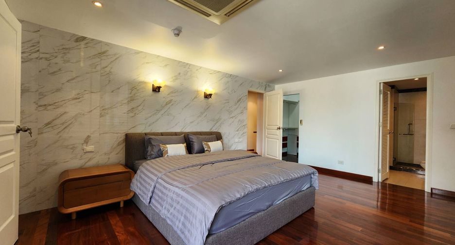 For rent 3 bedrooms condo in Watthana, Bangkok