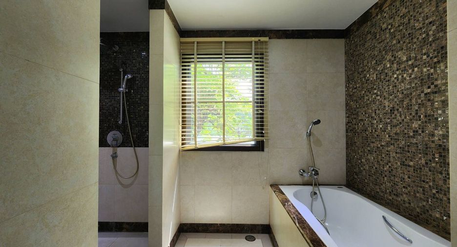For rent 3 bedrooms condo in Watthana, Bangkok