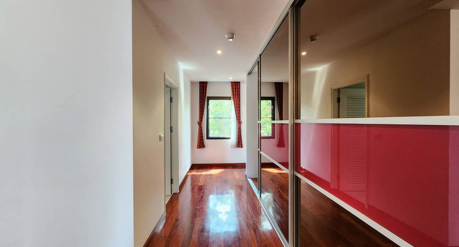 For rent 3 bedrooms condo in Watthana, Bangkok
