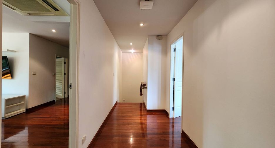For rent 3 bedrooms condo in Watthana, Bangkok