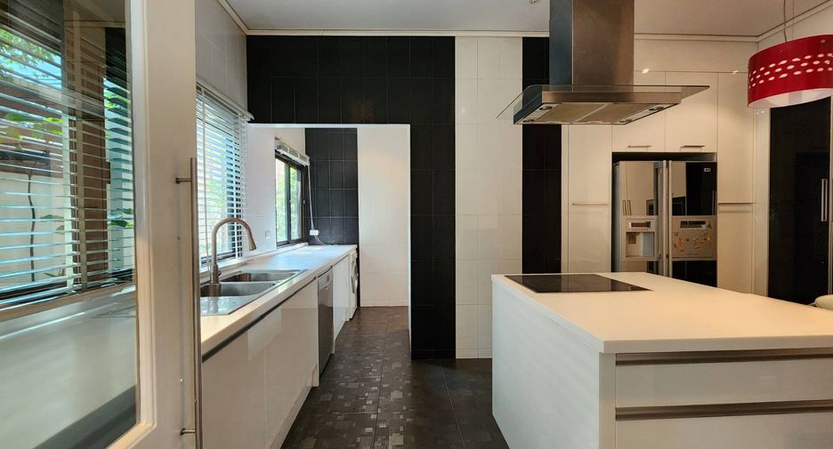 For rent 3 bedrooms condo in Watthana, Bangkok