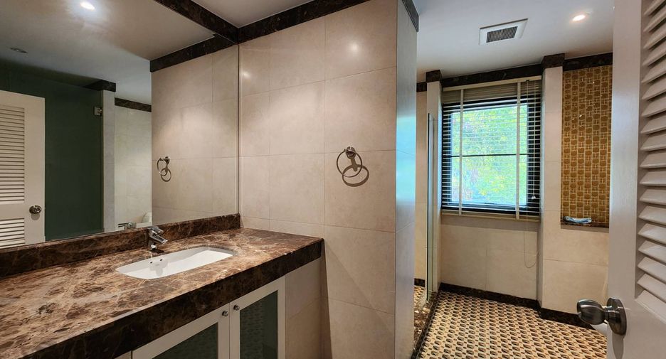 For rent 3 bedrooms condo in Watthana, Bangkok