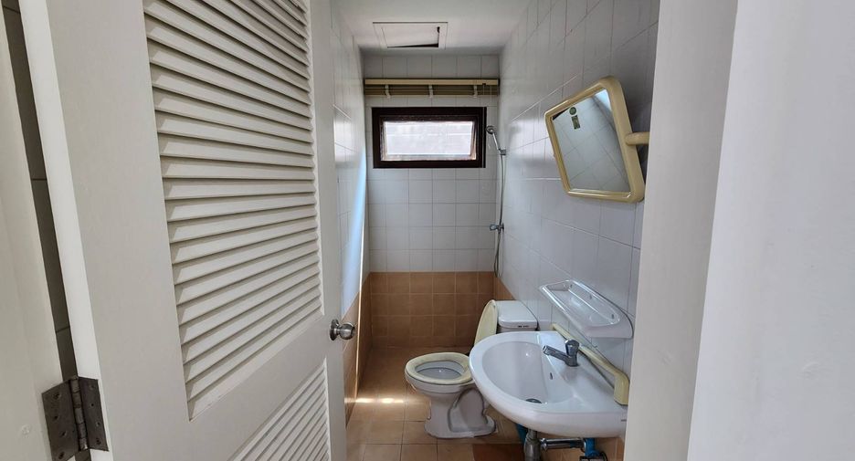 For rent 3 bedrooms condo in Watthana, Bangkok