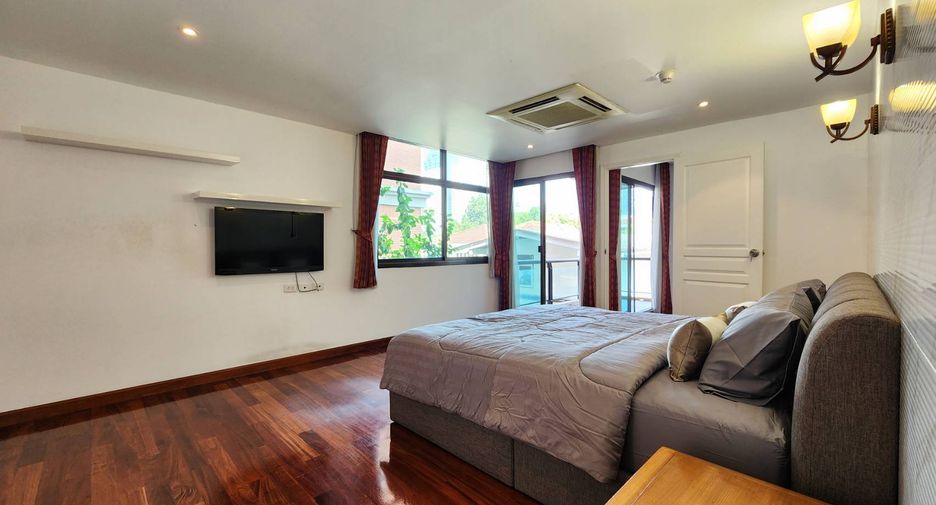 For rent 3 bedrooms condo in Watthana, Bangkok