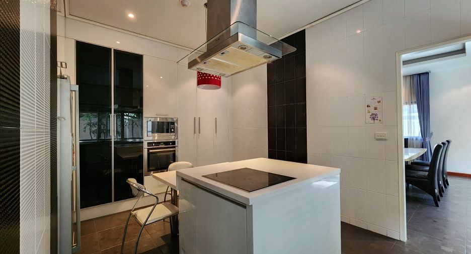 For rent 3 bedrooms condo in Watthana, Bangkok