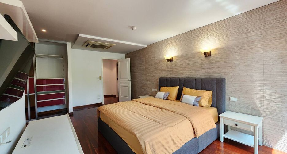 For rent 3 bedrooms condo in Watthana, Bangkok