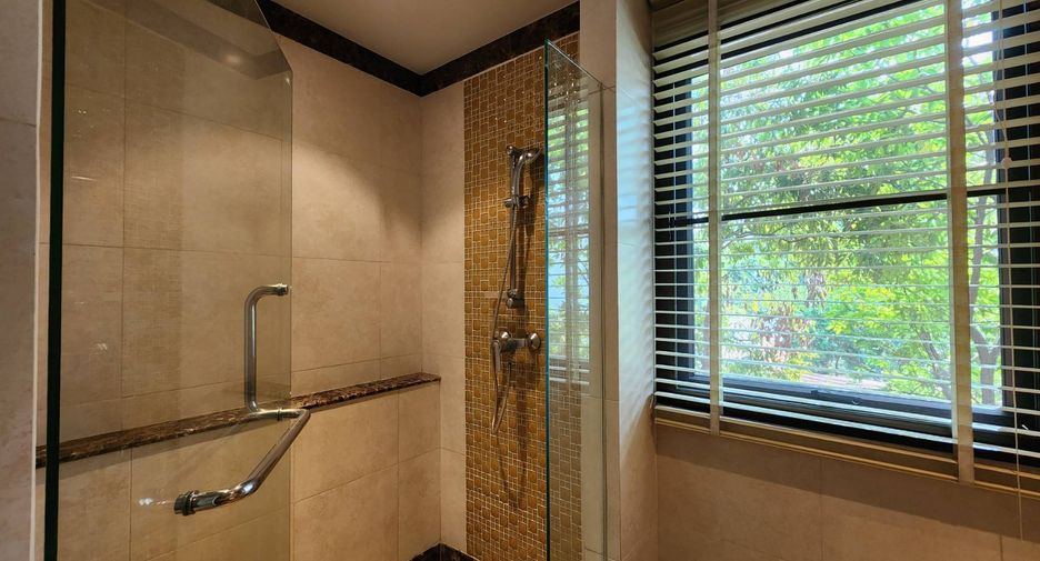 For rent 3 bedrooms condo in Watthana, Bangkok